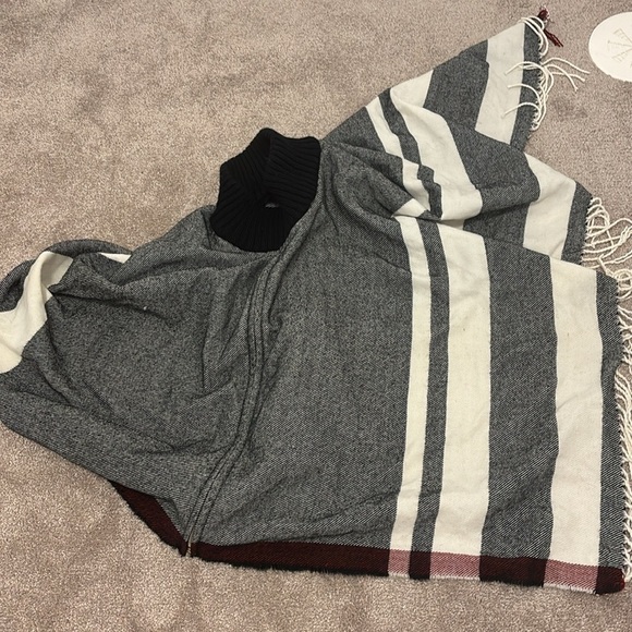 Suzy sheir Plaid wool blend Poncho with zipper - Picture 11 of 14